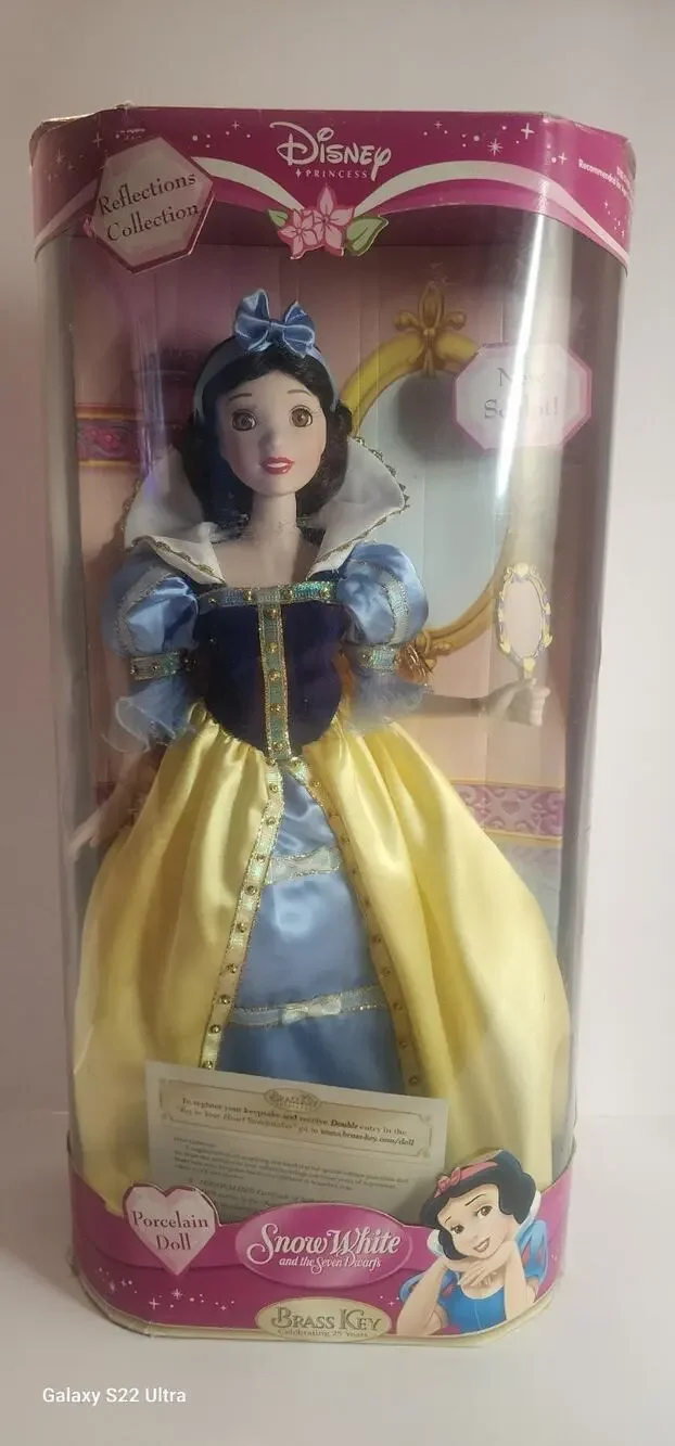Snow White Disney Princess Porcelain Brass Key Collectible Doll